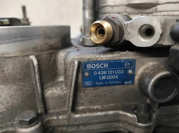 Distributeur Essence Mercedes W124 3.0 OEM 0438121033 image 9