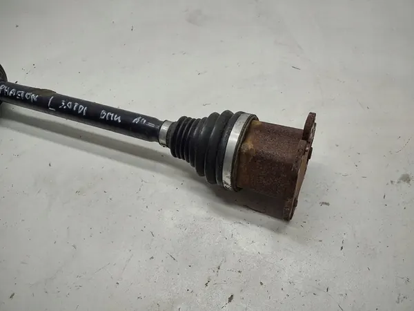 Vänster framdrivningsaxel VW Phaeton 3.0 TDI OEM image 3