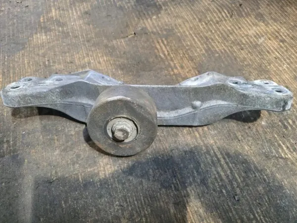 Support de boîte BMW OEM 10934469 pour 5 Touring image 2