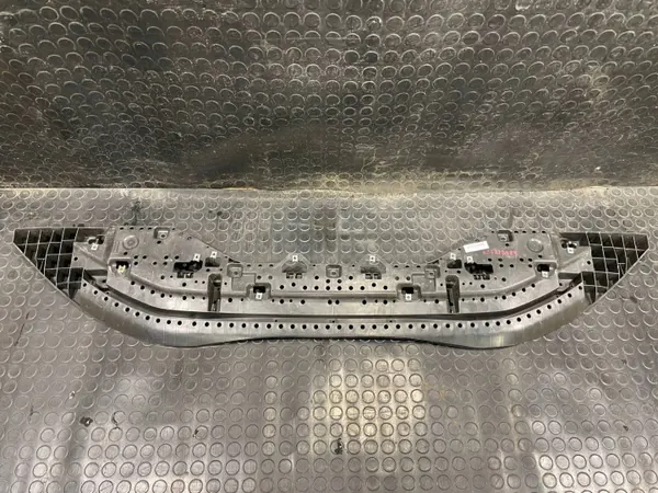 Suzuki Swift etupuskurin alapeite OEM 72461-70T0 image 2