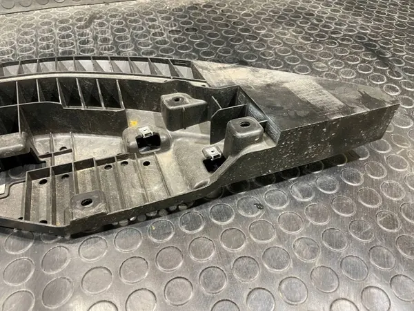 Suzuki Swift etupuskurin alapeite OEM 72461-70T0 image 5