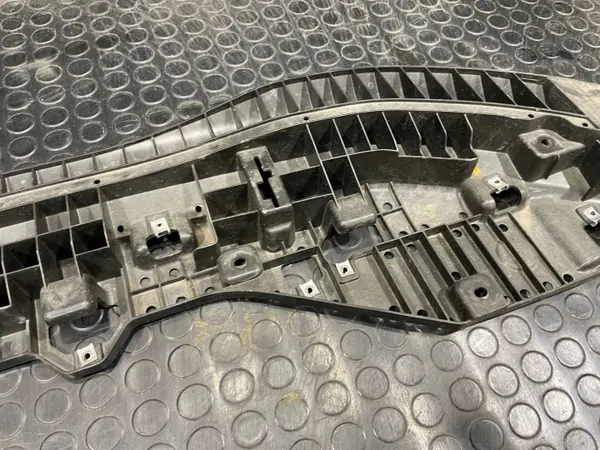 Suzuki Swift etupuskurin alapeite OEM 72461-70T0 image 6