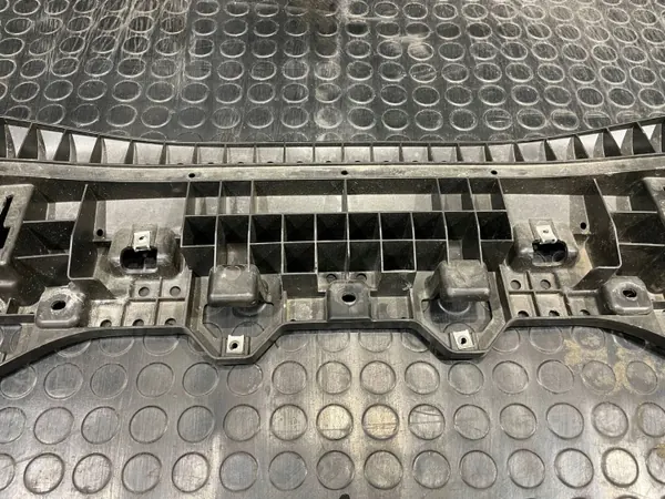 Suzuki Swift etupuskurin alapeite OEM 72461-70T0 image 7