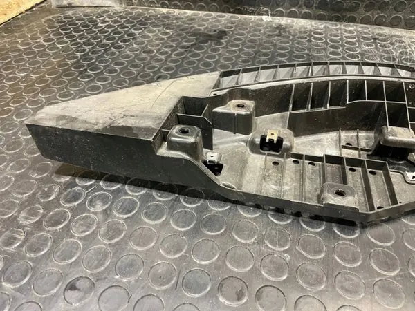 Suzuki Swift etupuskurin alapeite OEM 72461-70T0 image 9