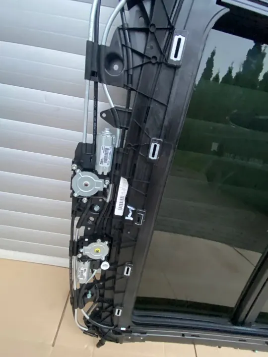BMW X6 G06 X6M F96 Panorama-lasikatto - OEM image 3