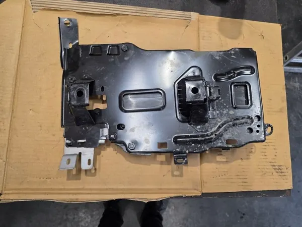 Opel Astra L VI 1.5D akun kiinnityspohja OEM image 3