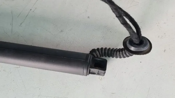 Skoda Superb II Lift Heckklappenstützen OEM 3T0827852B image 3