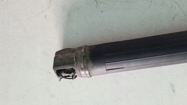 Skoda Superb II Lift Heckklappenstützen OEM 3T0827852B image 4