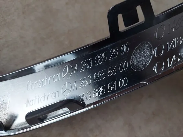 Acabamento cromado do para-choque dianteiro direito - Mercedes GLC W253 image 10