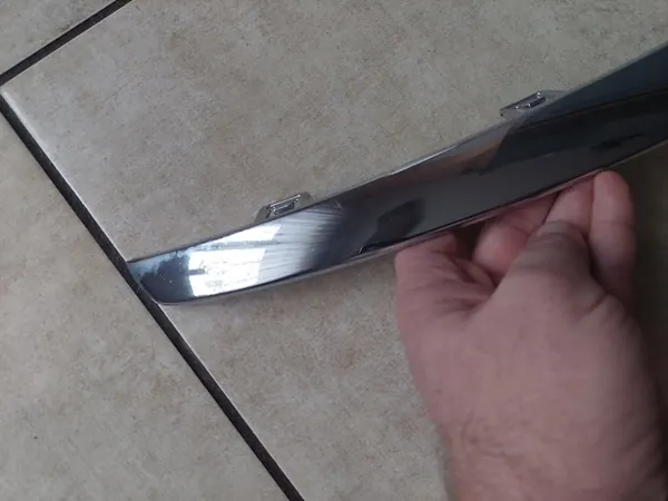 Acabamento cromado do para-choque dianteiro direito - Mercedes GLC W253 image 8