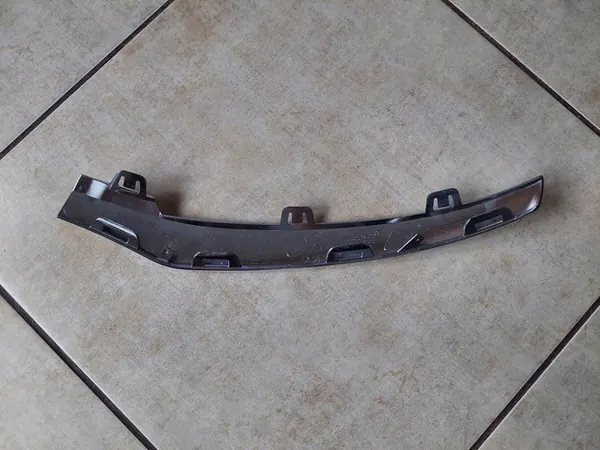 Acabamento cromado do para-choque dianteiro direito - Mercedes GLC W253 image 9