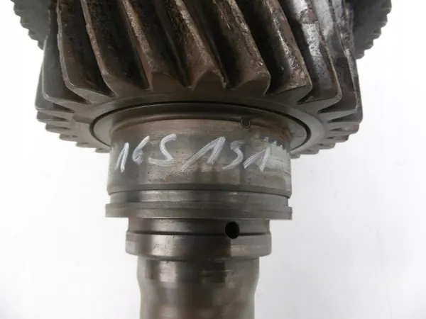 Arbre d'embrayage ZF 16S OEM 1316302085 - Occasion image 10