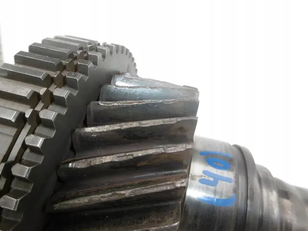 Arbre d'embrayage ZF 16S OEM 1316302085 - Occasion image 5