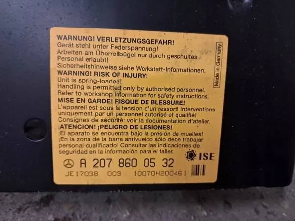 Encosto de cabeça esquerdo OEM A2078600532 Mercedes C207 W207 image 3