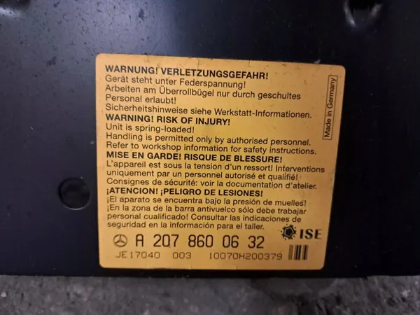 Encosto de cabeça esquerdo OEM A2078600532 Mercedes C207 W207 image 4