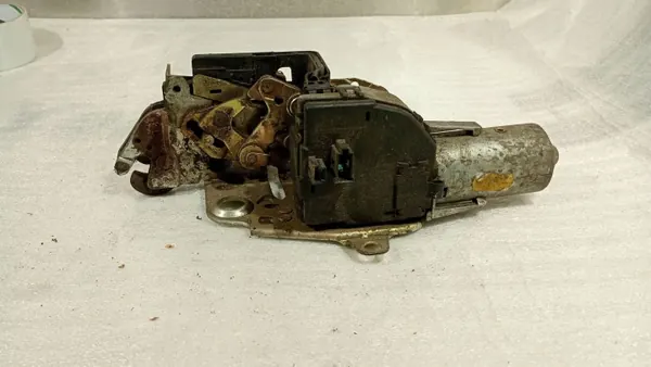 Serrure Coffre Mercedes E W210 OEM A21074005386 image 4