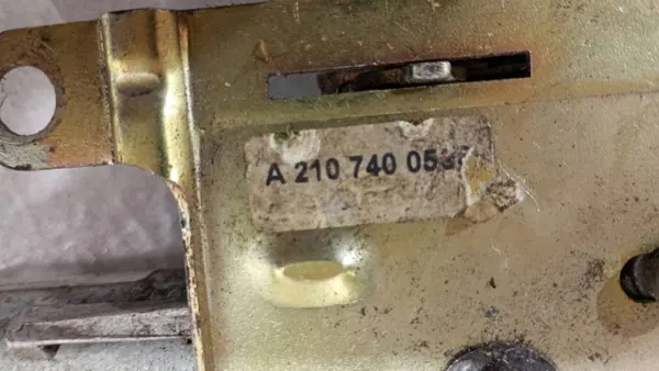 Serrure Coffre Mercedes E W210 OEM A21074005386 image 8