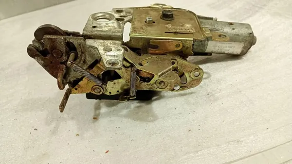 Serrure Coffre Mercedes E W210 OEM A21074005386 image 9