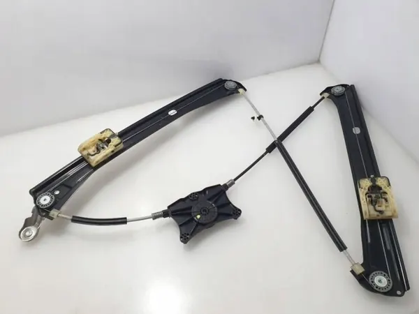 VW Tiguan 2016 Vänster framdörr fönsterregulator OEM 5NA837461 image 5