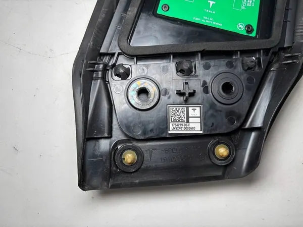 Kamera Höger Pelare Tesla Model 3 OEM 1734279-00-F image 4