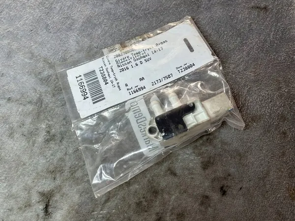 Tryckdifferenssensor Renault 4x4/SUV OEM 2082700Q0L image 3