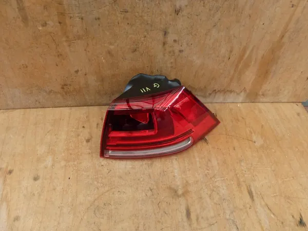 Luz trasera derecha VW Golf VII HB image 2