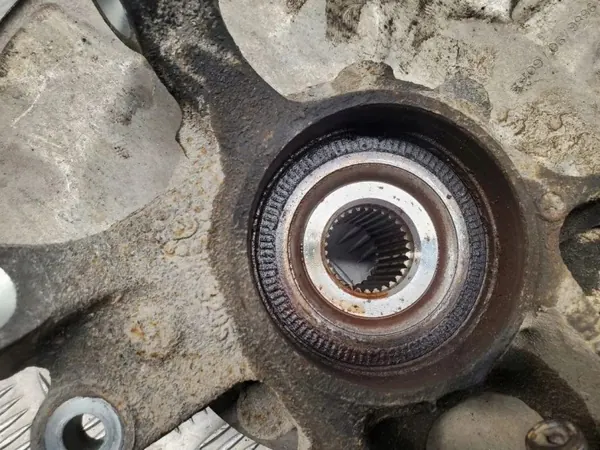 Mercedes-Benz GL X166 takapyörän navan OEM A1663670205 image 4