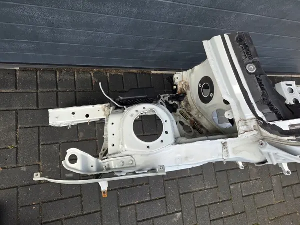 BMW X1 F48 Saia Quarto Esquerda Dianteira OEM image 4
