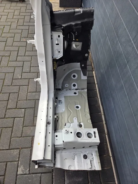 BMW X1 F48 Saia Quarto Esquerda Dianteira OEM image 5