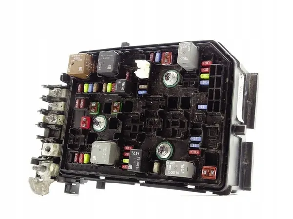 Sulakekotelo OEM 39158957 Opel Astra V:lle image 2