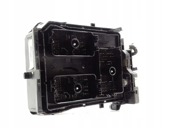 Sulakekotelo OEM 39158957 Opel Astra V:lle image 4