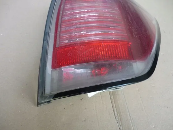 Luz trasera derecha Opel Astra H III Kombi image 2