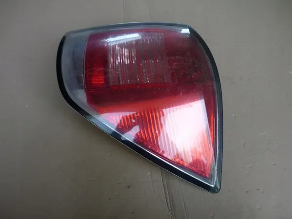 Luz trasera derecha Opel Astra H III Kombi image 6