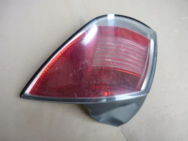 Luz trasera derecha Opel Astra H III Kombi image 7