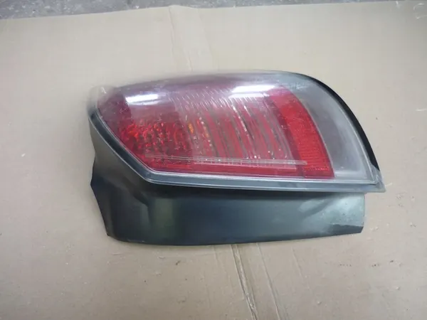 Luz trasera derecha Opel Astra H III Kombi image 8