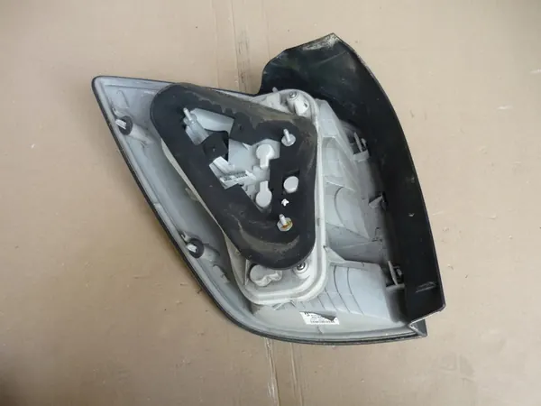 Luz trasera derecha Opel Astra H III Kombi image 9