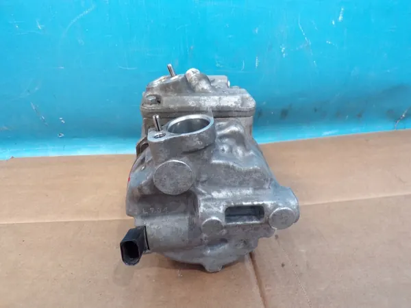 VW Crafter 2.5 TDI AC Kompressori image 4