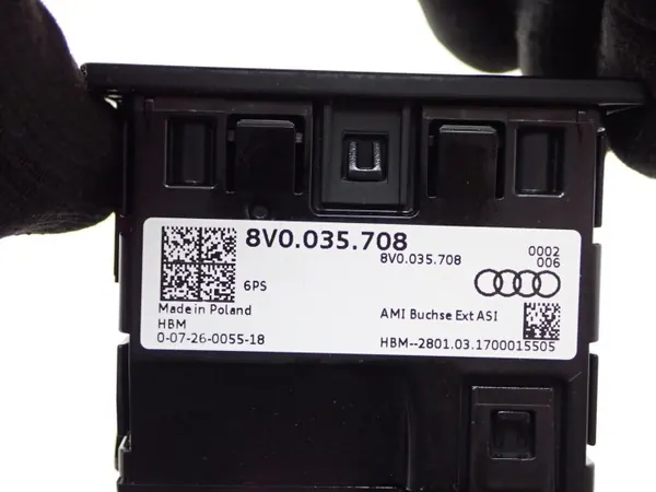 Prise USB/AUX OEM 8V0035708 pour Audi A3 8V image 3