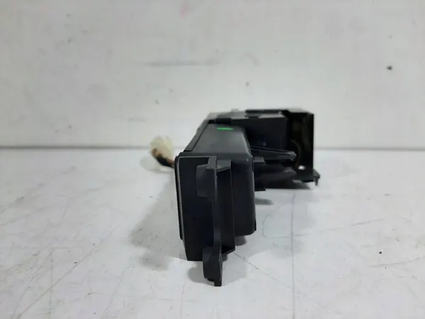 Isqueiro Audi OE OEM 8D0863284C - Usado image 6