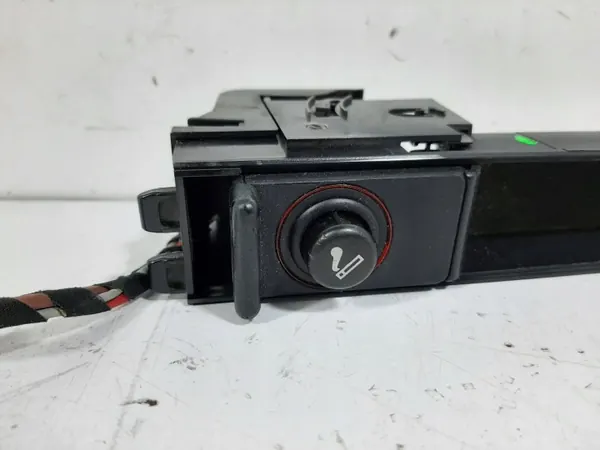 Isqueiro Audi OE OEM 8D0863284C - Usado image 9