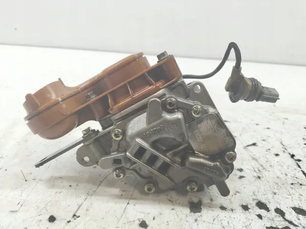 Olje pump Renault Clio III 2013 OEM 150002257R image 3