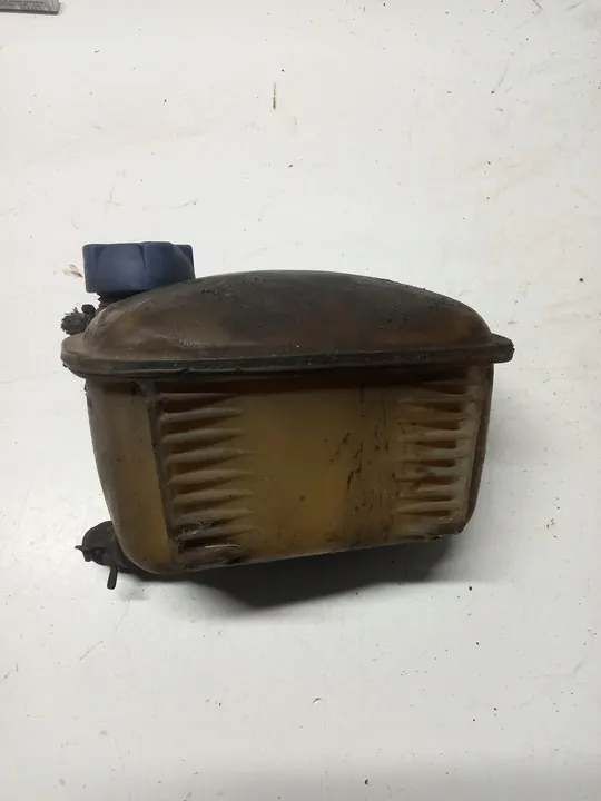 Kühlmittel-Ausgleichsbehälter VW Golf II image 3