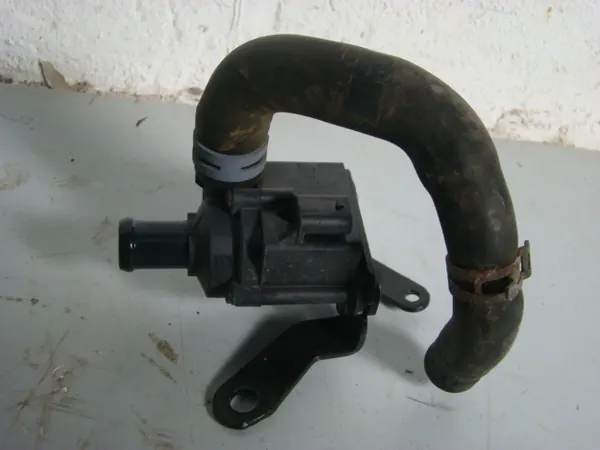 Hulpwaterpomp OEM 5Q0965561B voor Audi VW image 2