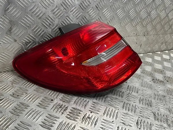 MERCEDES W246 B-KLASSE LINKER ACHTERLICHT A2468200164 image 2