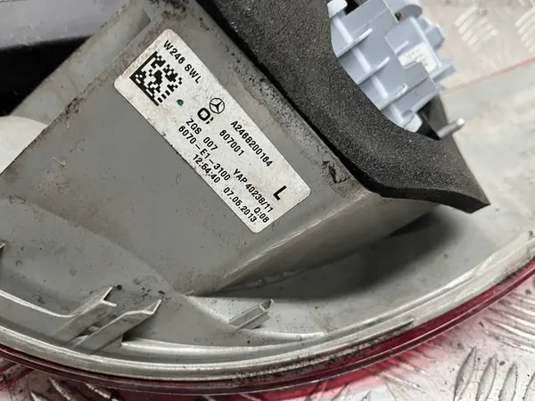 MERCEDES W246 B-KLASSE LINKER ACHTERLICHT A2468200164 image 4
