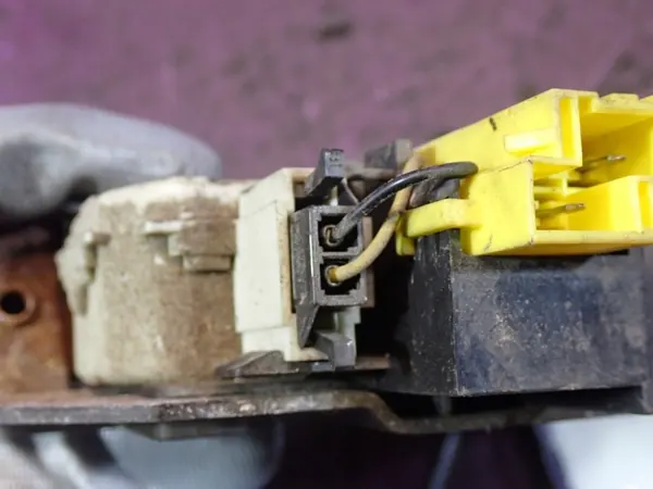 Fecho porta-malas Opel OE OEM Zawada-384717- Usado image 8