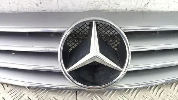 Grille MERCEDES-BENZ CLK (C209) 2005 image 9