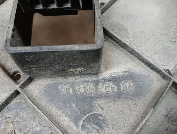 OEM 9686646580 Cache Bas de Pare-chocs Avant Peugeot 5008 image 5
