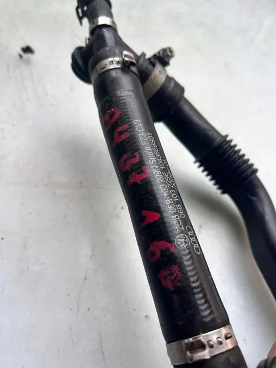 Audi A4 S4 B6 8E 8H Entlüftungsschlauch 06B103209N image 3