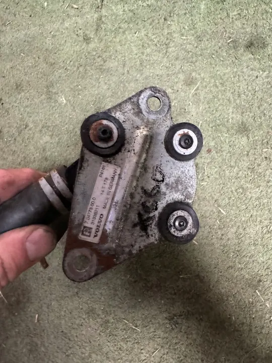VOLVO 2.0 D3 D4 Vattenpump 31338211 image 3